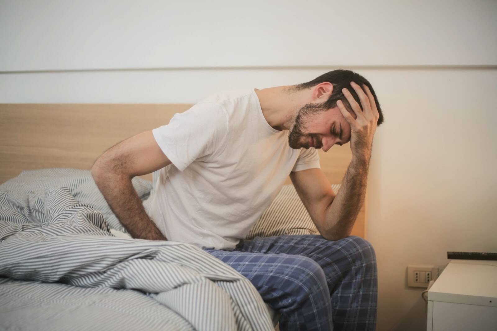 Insomnia can be aggravated by REM rebound and result in deficiencies in overall well-being.